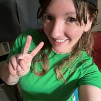 @themomnoms profile picture