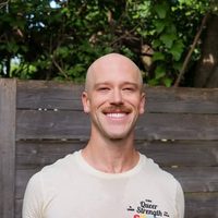@thequeerstrengthcoach